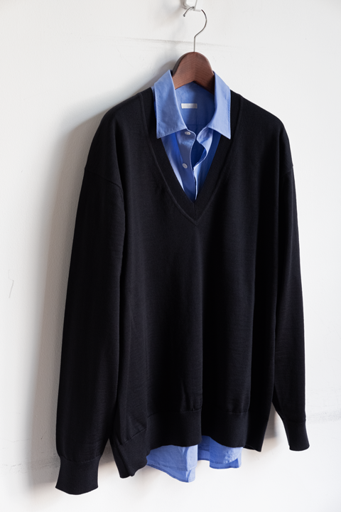 AURALEE Super High Gauge Wool Knit V-Neck P/O | 大阪心斎橋の