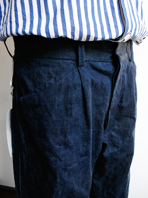 COMOLI Denim Pleats Pants