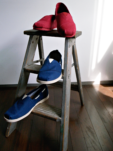 TOMS Navy Nautical & Earthwise Shiraz