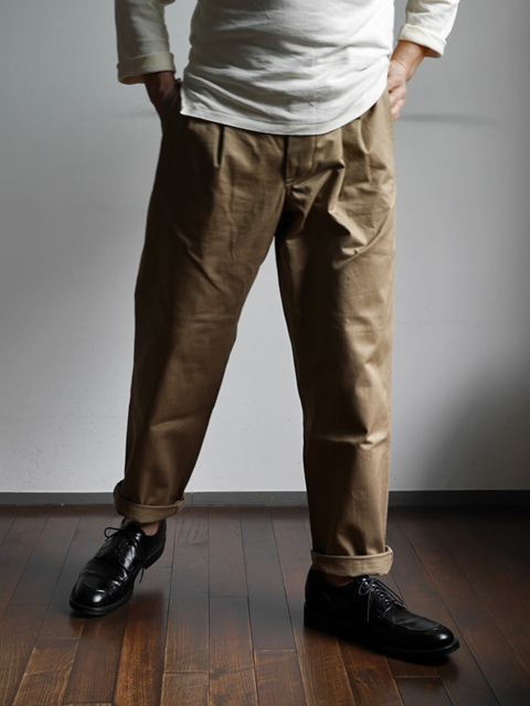 COMOLI Belted Chino Pants