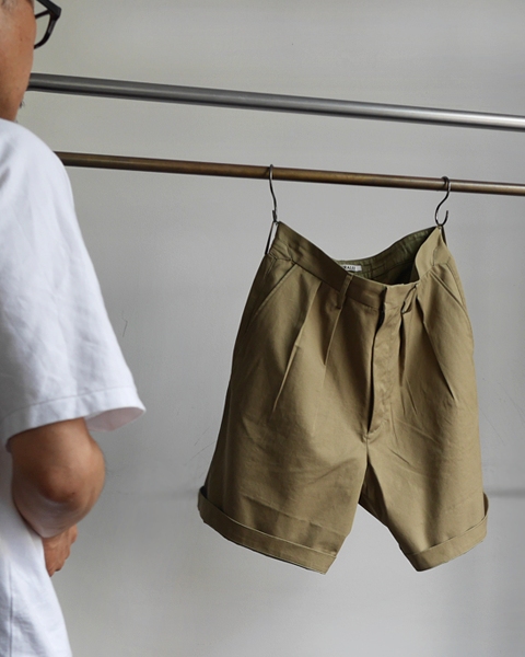 AURALEE Washed Finx Light Chino Wide Shorts