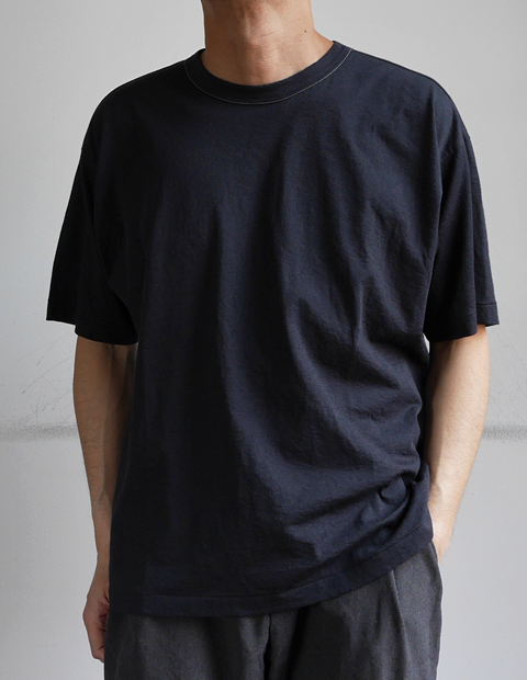 un/unbient White Line Stitch T-shirt