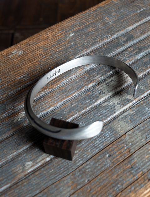 SLOW HANDS Bali Silver bangle