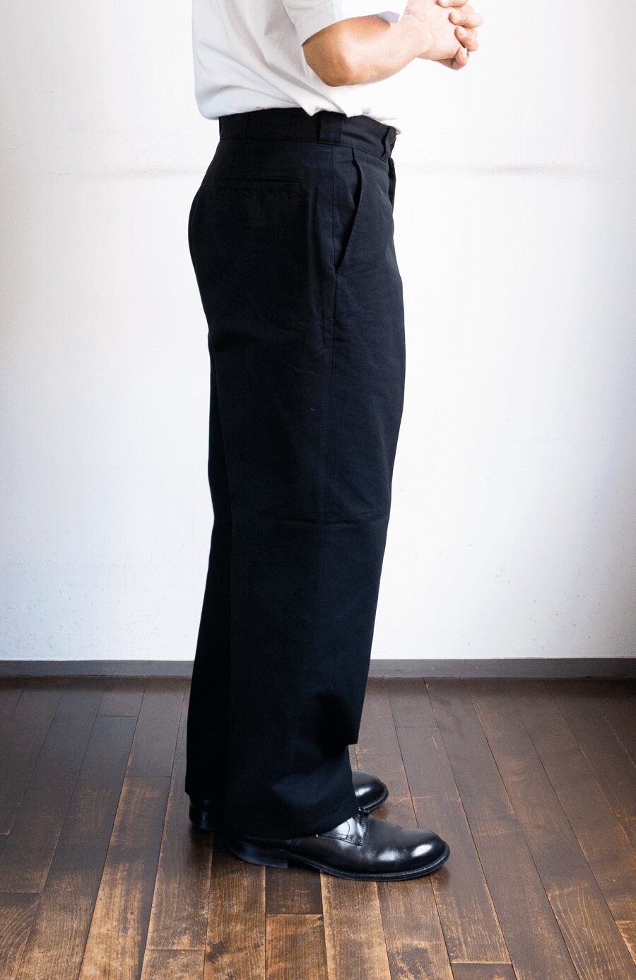 COMOLI　ポストワーク ツイルパンツ