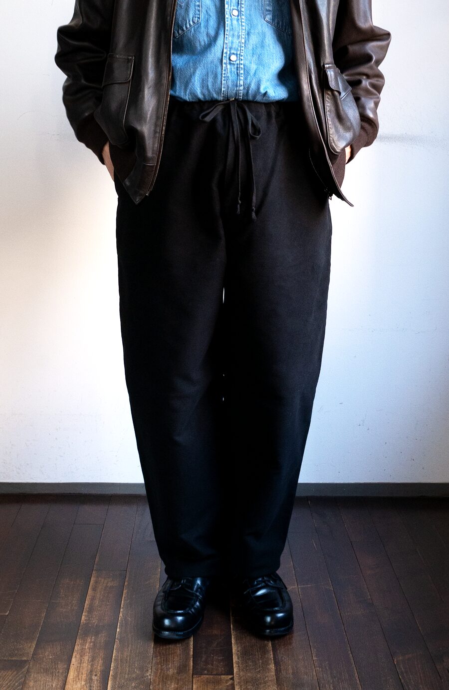 COMOLI　モールスキン ドローストリング パンツ