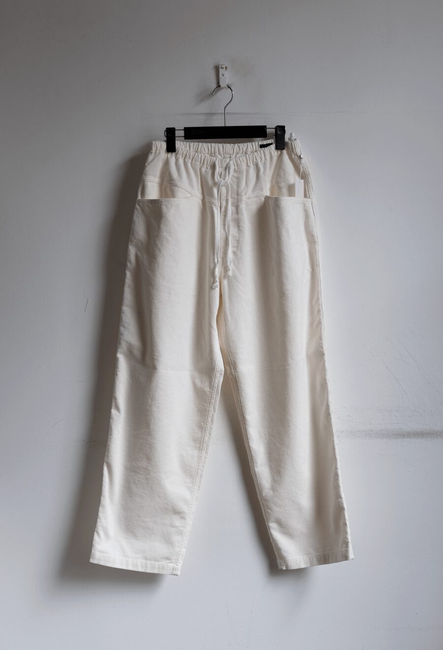 COMOLI　コーデュロイ ドローストリングパンツ