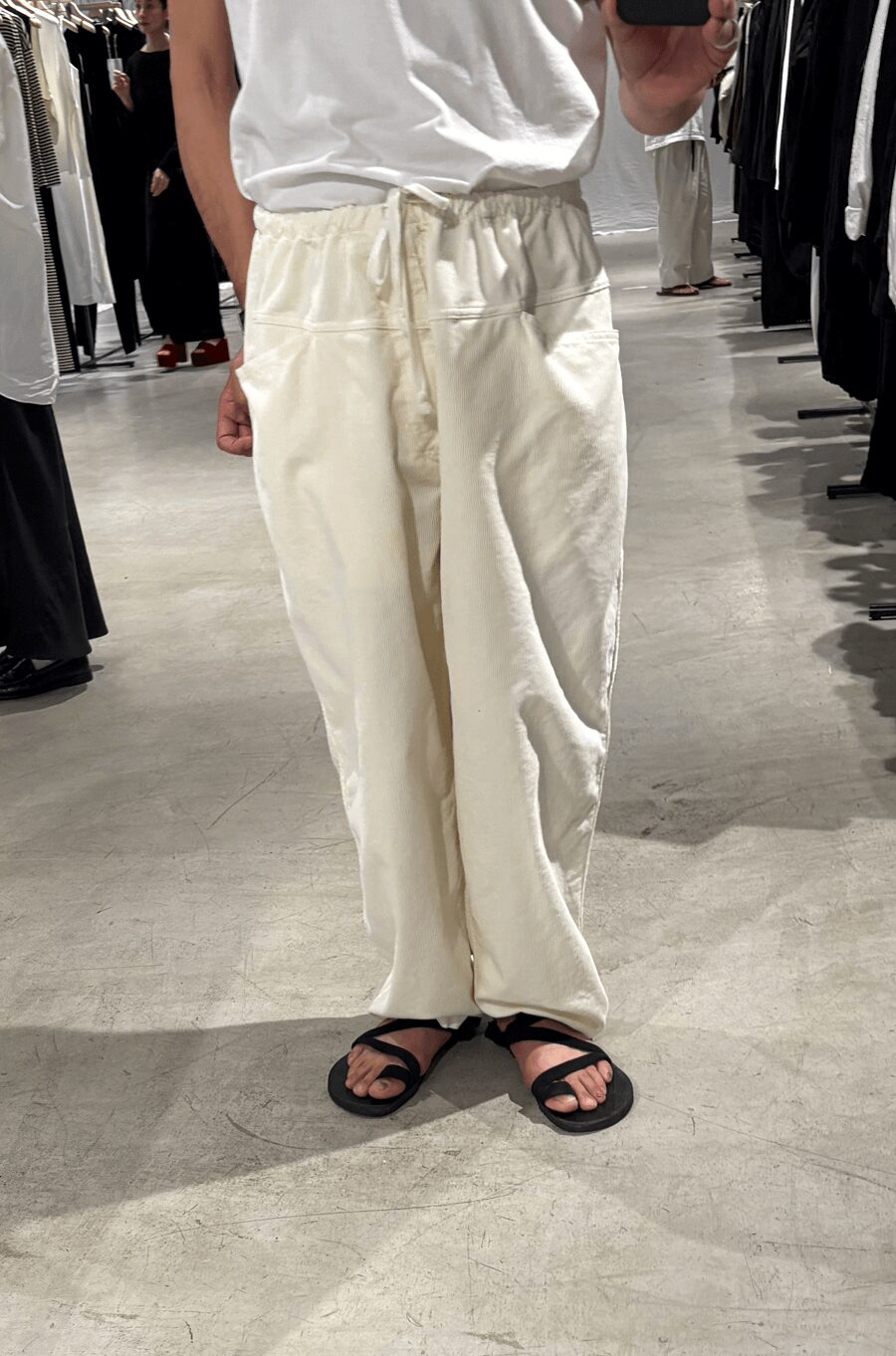 COMOLI　コーデュロイ ドローストリングパンツ