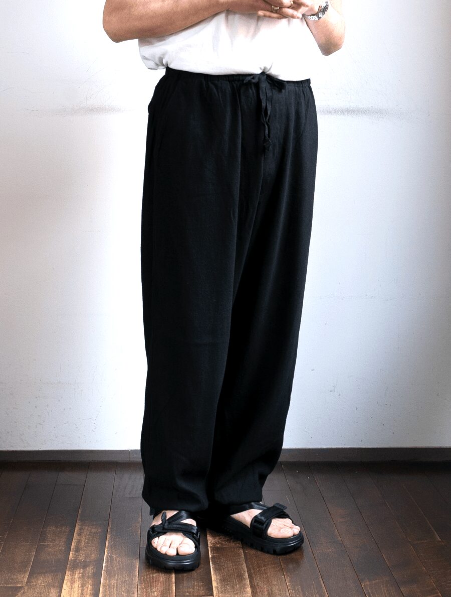 COMOLI　シルクネップ ドローストリングパンツ