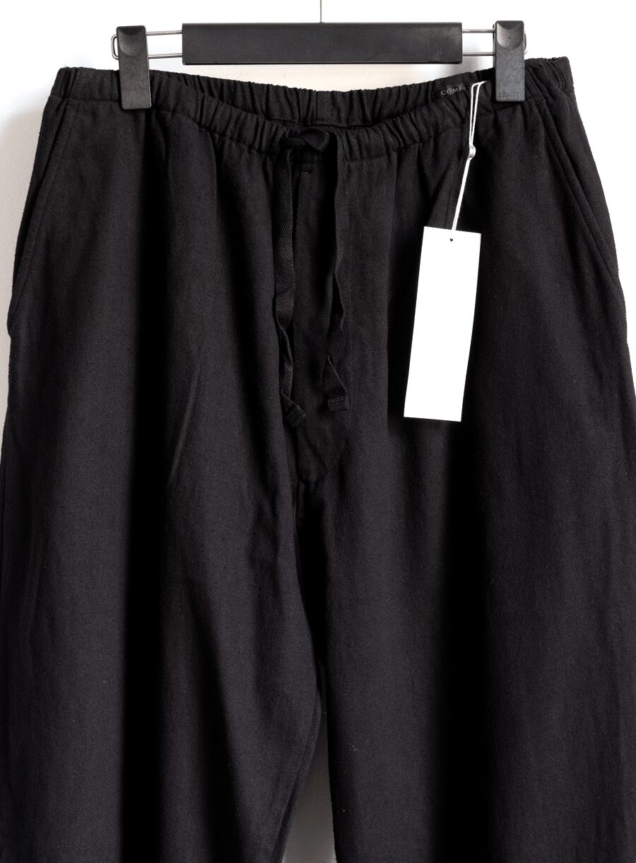COMOLI　シルクネップ ドローストリングパンツ