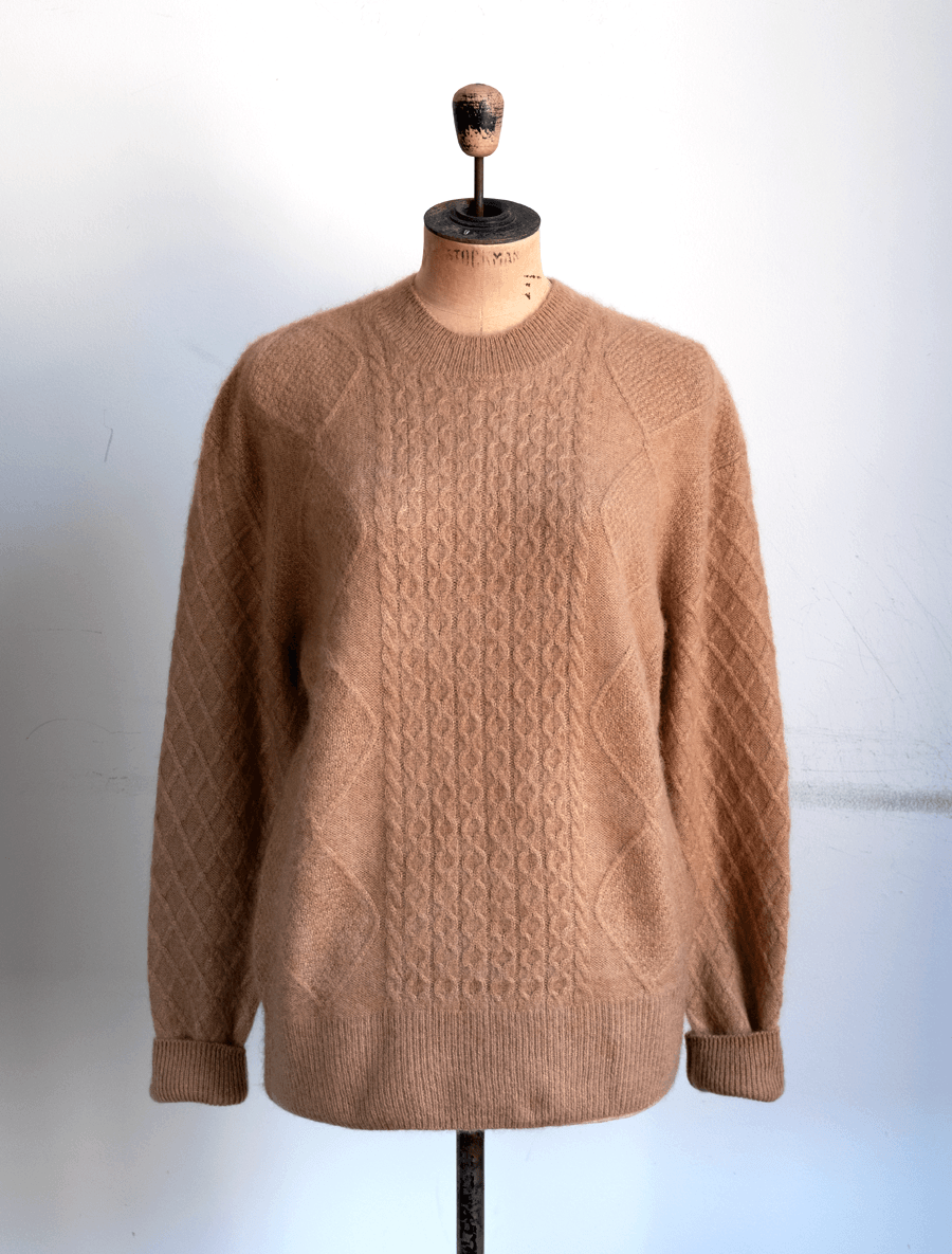 Rencontrant　CAMEL HAIR CABLE MOCK NECK SWEATER