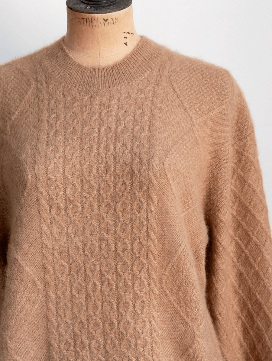 Rencontrant　CAMEL HAIR CABLE MOCK NECK SWEATER