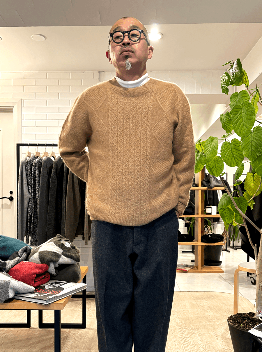Rencontrant　CAMEL HAIR CABLE MOCK NECK SWEATER